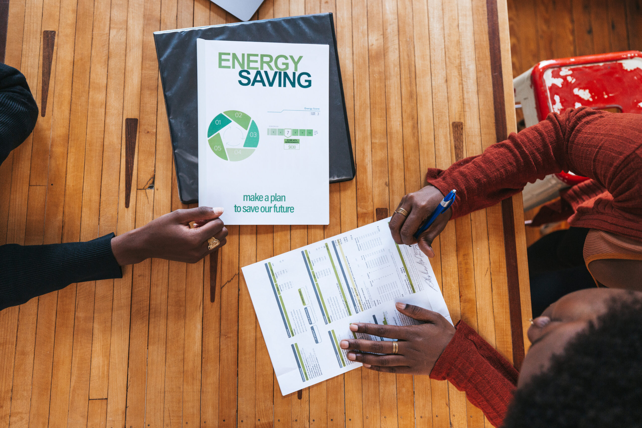 energy efficiency workers in home